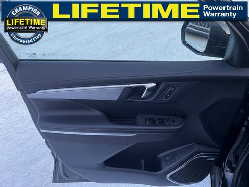 Used 2025 Buick Enclave Preferred image 17