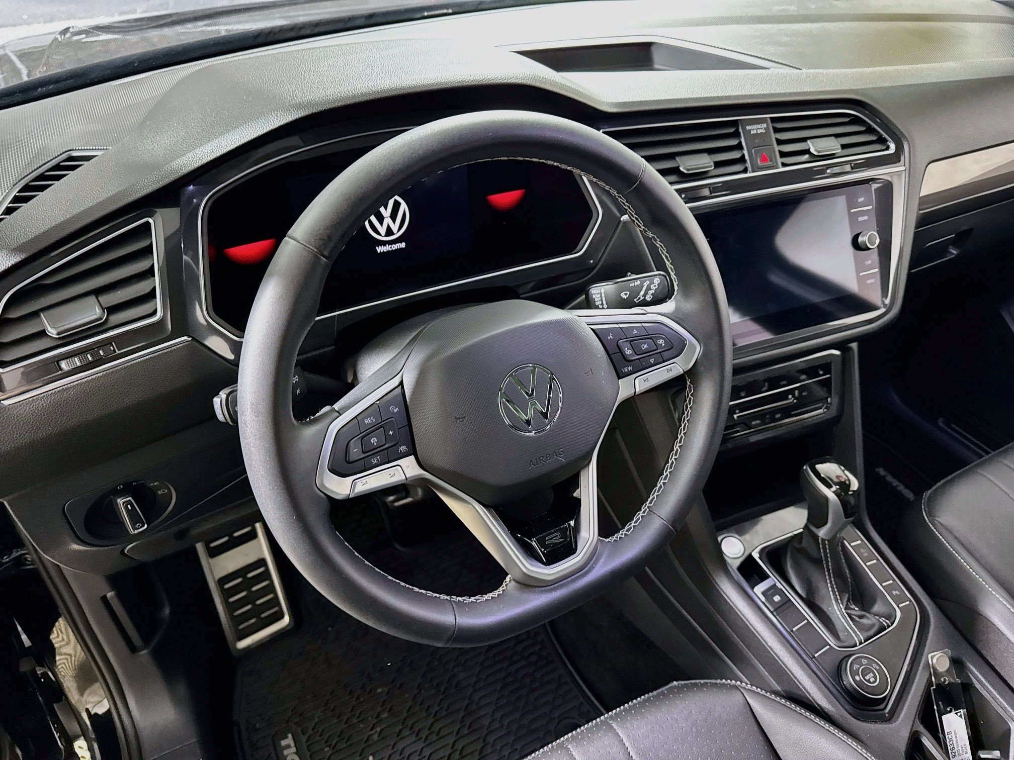 Used 2023 Volkswagen Tiguan SE R-Line AWD/4WD image 13