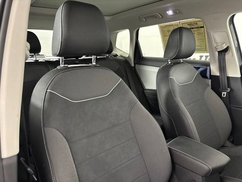 Used 2024 Volkswagen Taos SE w/ Panoramic Sunroof Package AWD/4WD image 29