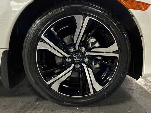 Used 2018 Honda Civic Touring image 9