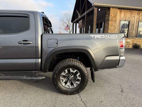 Used 2022 Toyota Tacoma TRD Off-Road image 37