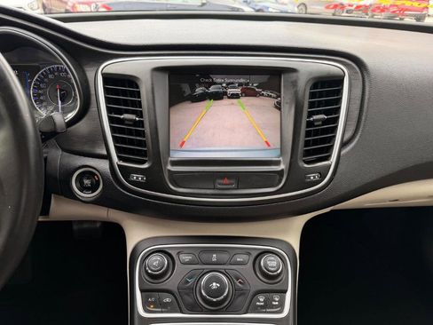 Used 2015 Chrysler 200 Limited w/ Convenience Group FWD image 7