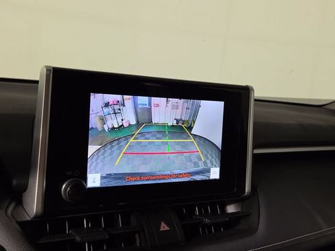 Used 2025 Toyota RAV4 XLE AWD/4WD image 18