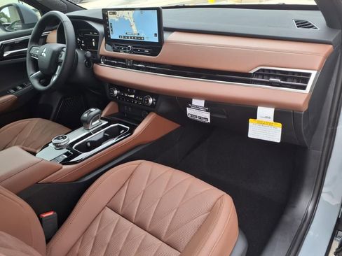 Used 2025 Mitsubishi Outlander SEL FWD image 8