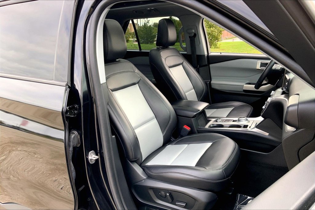 Used 2023 Ford Explorer XLT w/ Equipment Group 202A AWD/4WD image 7
