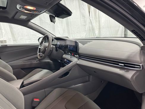 Used 2025 Hyundai Elantra SEL w/ Cargo Package image 56