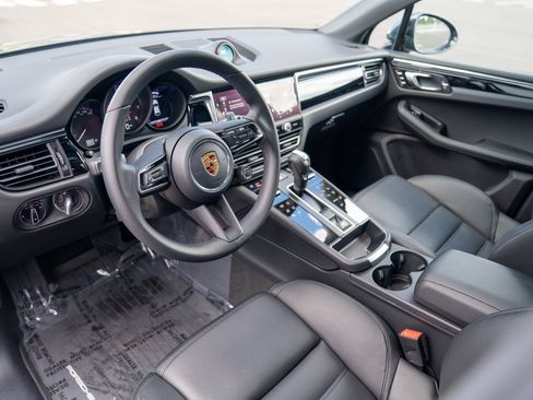Certified 2026 Porsche Macan AWD/4WD image 4