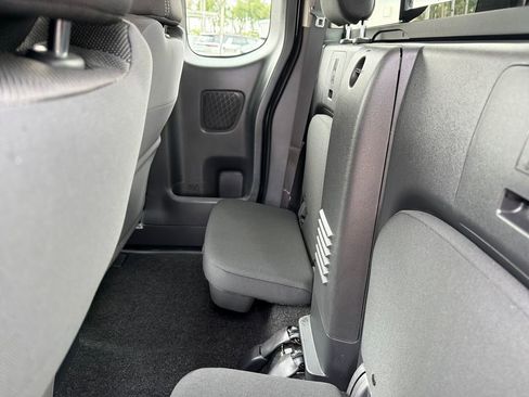 Used 2025 Nissan Frontier SV image 28