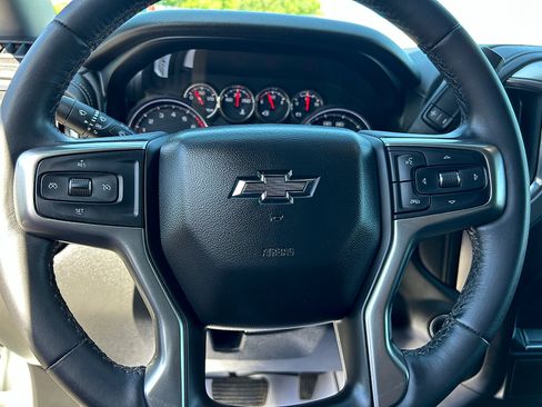 Used 2020 Chevrolet Silverado 1500 LT Trail Boss AWD/4WD image 15