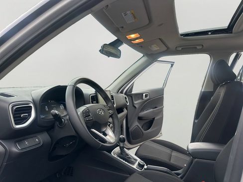 Used 2025 Hyundai Venue SEL FWD image 9