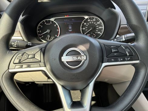 Used 2025 Nissan Altima 2.5 SV FWD image 23