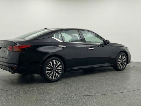 Used 2025 Nissan Altima 2.5 SV image 9