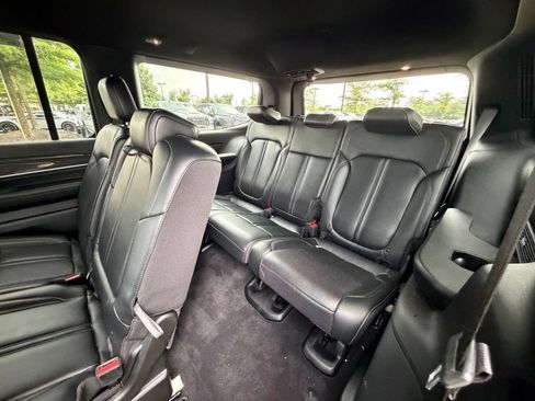 Certified 2022 Jeep Wagoneer Series III AWD/4WD image 19