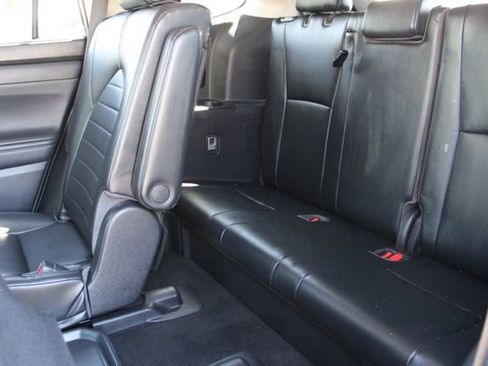 Used 2022 Toyota Highlander XLE AWD/4WD image 49