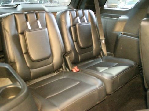 Used 2019 Ford Explorer XLT w/ XLT Sport Appearance Package image 16