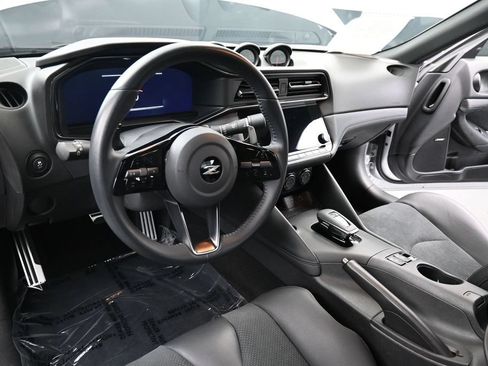 Used 2023 Nissan Z w/ Floor Mat Package (L93) RWD image 13