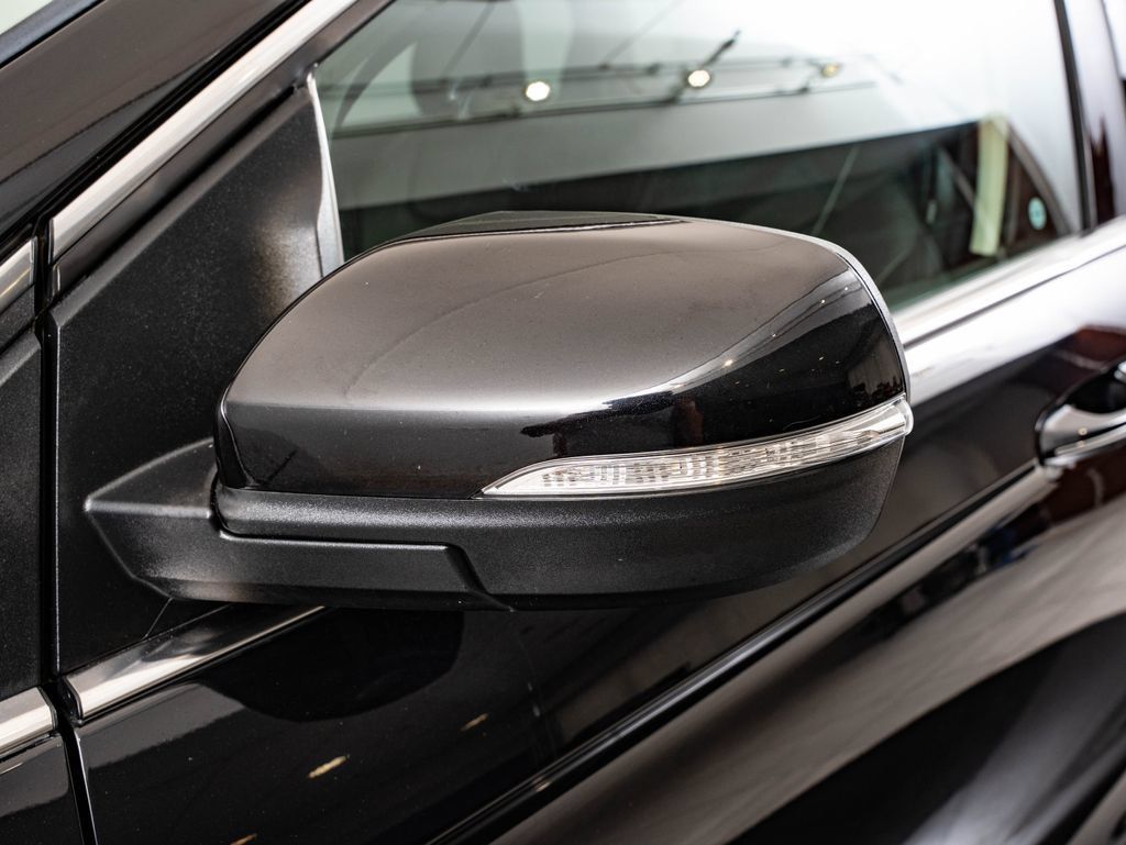 Used 2019 Ford Edge Titanium FWD image 15