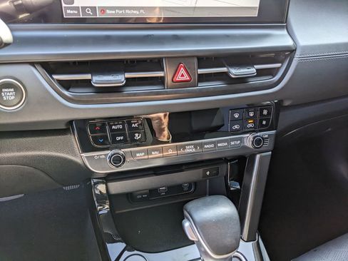 Certified 2025 Kia Seltos EX w/ EX Sunroof Package FWD image 24