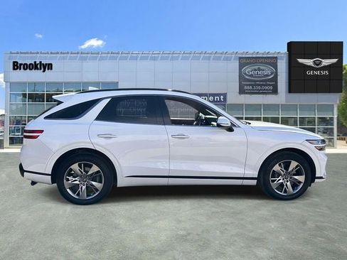 Used 2025 Genesis GV70 3.5T Sport image 2