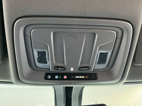 Used 2020 Chevrolet Silverado 2500 Custom w/ Custom Value Package image 17