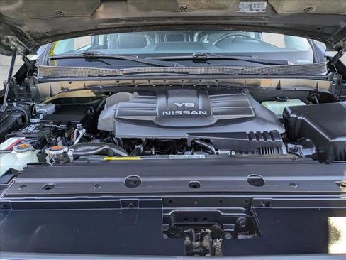 Used 2018 Nissan Titan SV w/ SV Convenience Package image 21