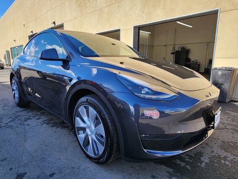 Used 2024 Tesla Model Y Long Range image 26