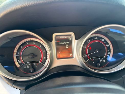 Used 2020 Dodge Journey SE FWD image 24