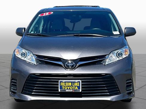 Used 2018 Toyota Sienna LE FWD image 3
