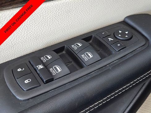 Used 2023 Chrysler Pacifica Limited FWD image 35