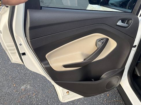 Used 2019 Ford Escape SEL image 30