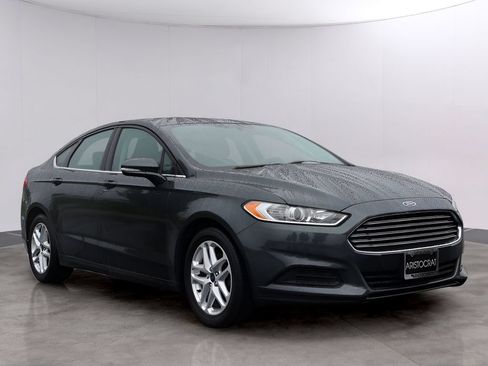 Used 2015 Ford Fusion SE FWD image 3