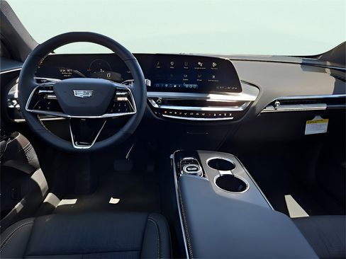 New 2024 Cadillac Lyriq Luxury image 26