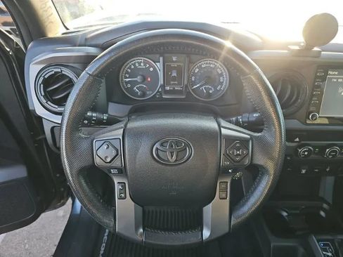 Used 2020 Toyota Tacoma TRD Off-Road w/ Technology Package AWD/4WD image 10