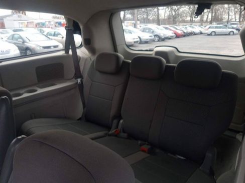 Used 2010 Chrysler Town & Country Touring FWD image 15
