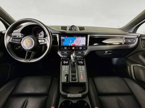 Certified 2025 Porsche Macan AWD/4WD image 11