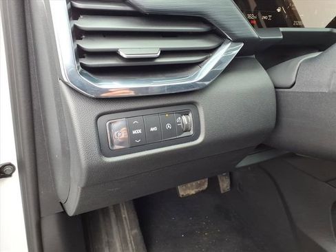 Used 2025 GMC Acadia Elevation image 19