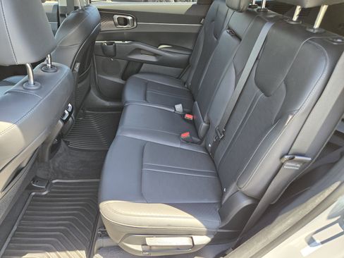 Used 2025 Kia Sorento S w/ Panoramic Sunroof Package AWD/4WD image 19