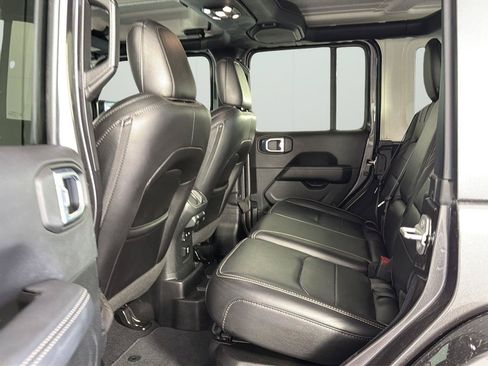 Used 2022 Jeep Wrangler Unlimited Sahara w/ Cold Weather Group AWD/4WD image 21