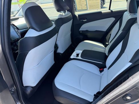 Used 2018 Toyota Prius Prime Advanced w/ Carpet Mat Package FWD image 17