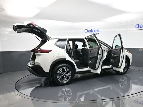 Used 2023 Nissan Rogue SV image 53