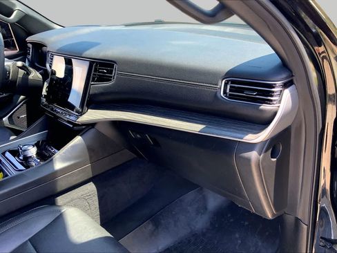 Used 2024 Jeep Wagoneer Series III AWD/4WD image 18