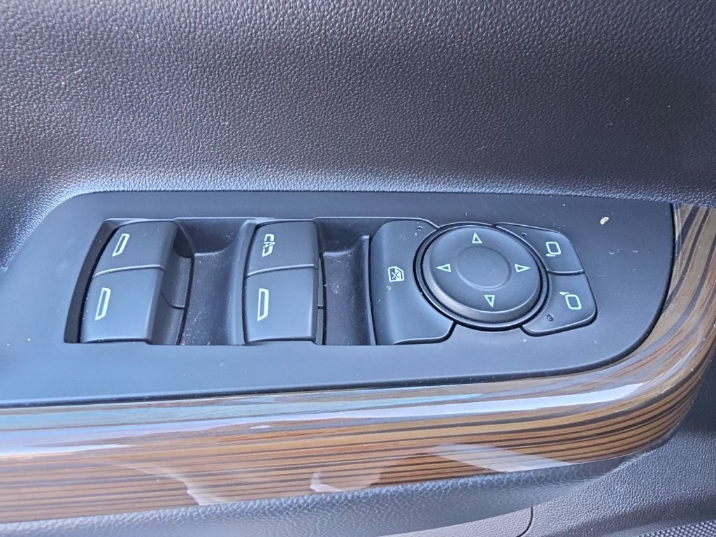 Used 2023 GMC Acadia SLE FWD image 14