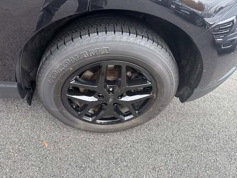 Used 2023 Ford Edge SEL image 14