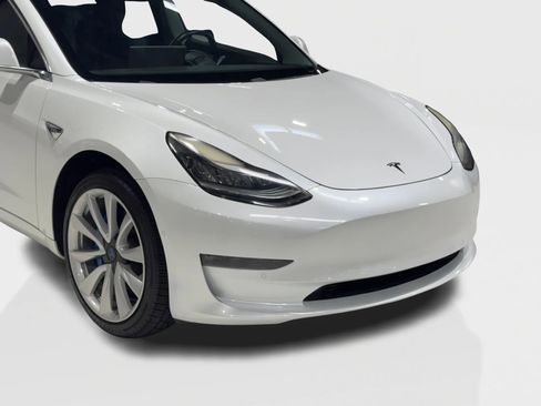 Used 2019 Tesla Model 3 Standard Range image 3