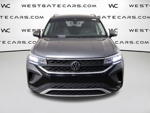 Used 2023 Volkswagen Taos SE FWD image 2
