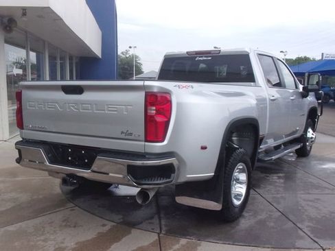 Used 2022 Chevrolet Silverado 3500 LT w/ Convenience Package AWD/4WD image 13