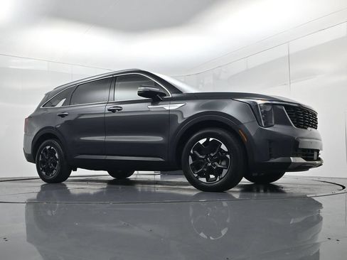 Certified 2024 Kia Sorento S FWD image 40