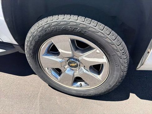 Used 2013 Chevrolet Suburban LT AWD/4WD image 6