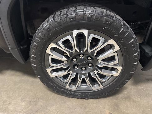 Used 2023 GMC Sierra 1500 Denali Ultimate AWD/4WD image 8