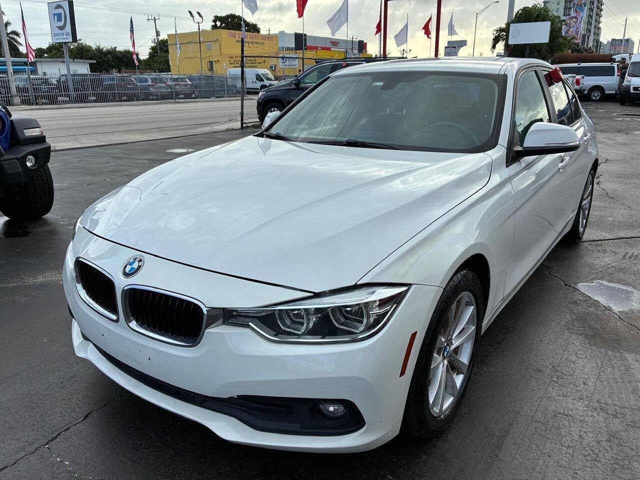 Used 2018 BMW 320i Sedan RWD image 4